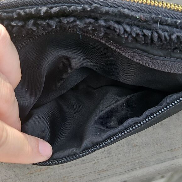 Lululemon Everywhere Belt Bag Fleece Black Sherpa Gold Zip - Picture 5 of 11